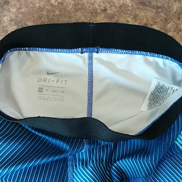 Nike Pro Dry Fit Full Length Legging with Mesh XS - Picture 3 of 5